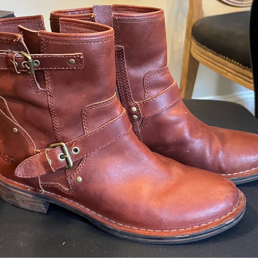 Uggs leather ankle boots